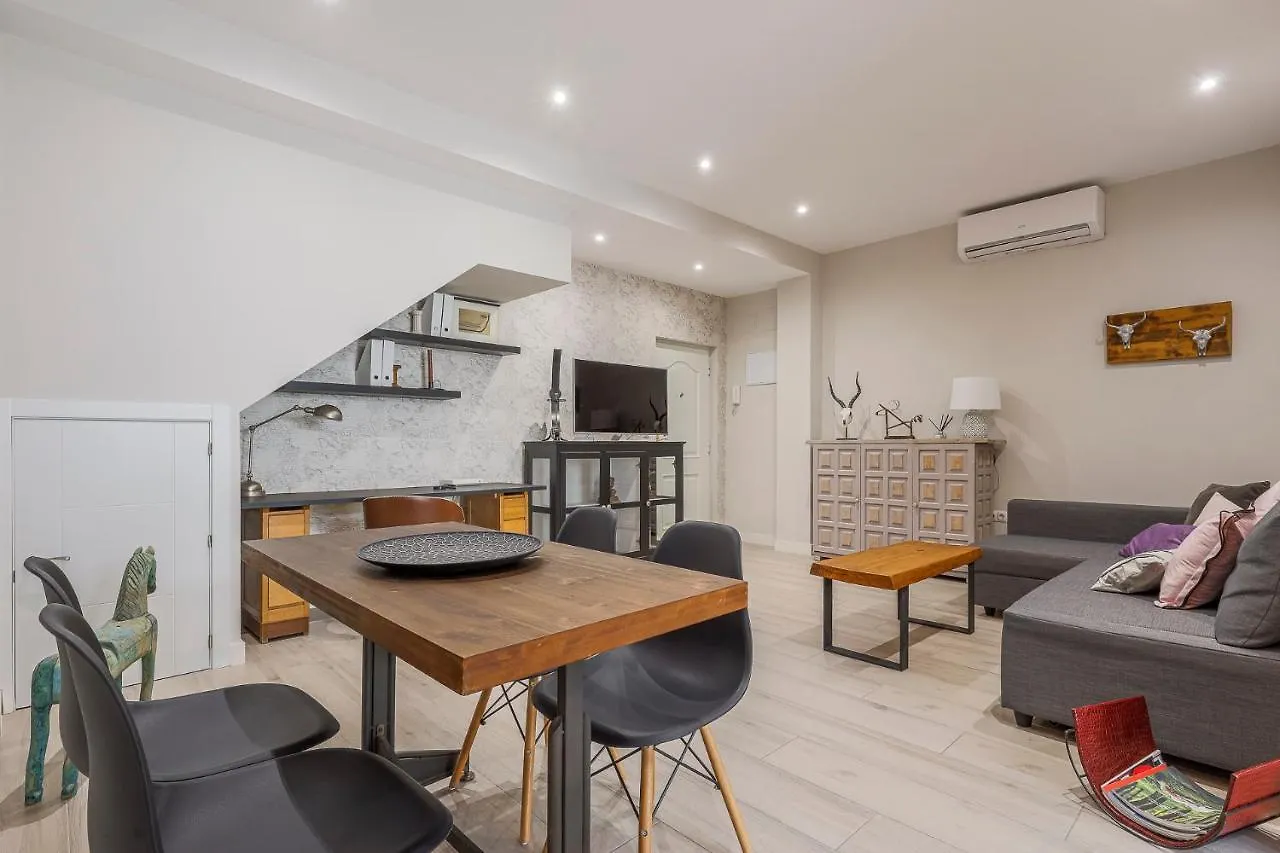 Minimalismo De Vanguardia Con Altas Calidades 1 Br Σεβίλλη 0*,  Ισπανία
