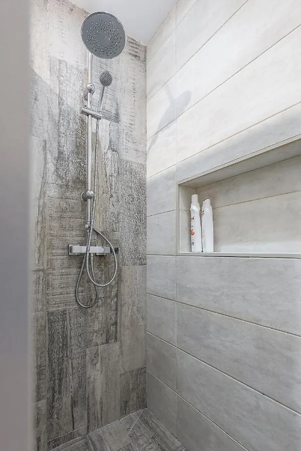 Minimalismo De Vanguardia Con Altas Calidades 1 Br Σεβίλλη 0*,  Ισπανία